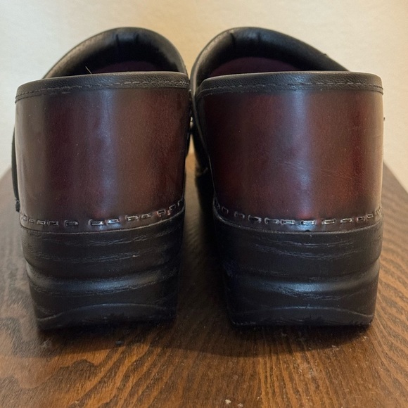 Dansko Professional Clogs - Cordovan Size 38 - Picture 4 of 7